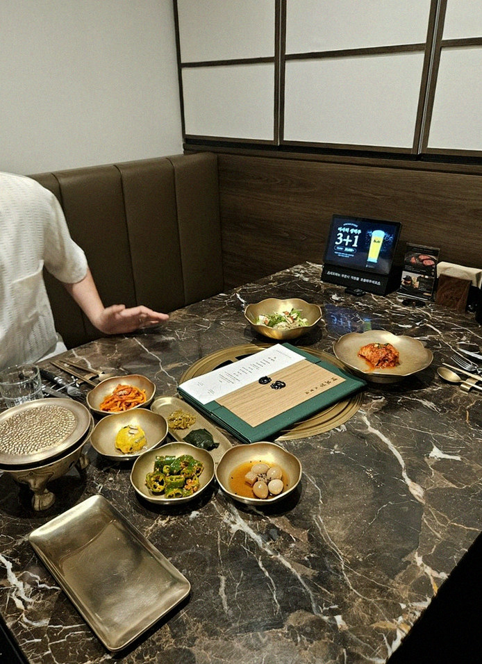 대보정 시청역점 · 서울역 맛집 한우오마카세 · 한 상 가득 차려진 한우 오마카세 코스