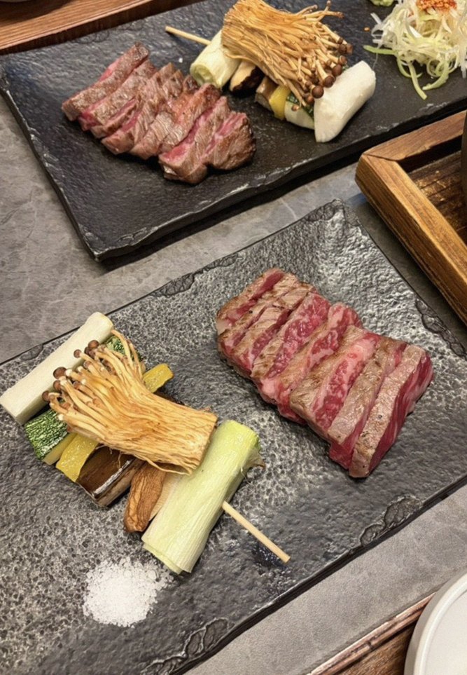 고우가 여의도점 · 더현대 맛집 더현대서울 맛집 · 마블링이 살아있는 프리미엄 한우 쇼잉
