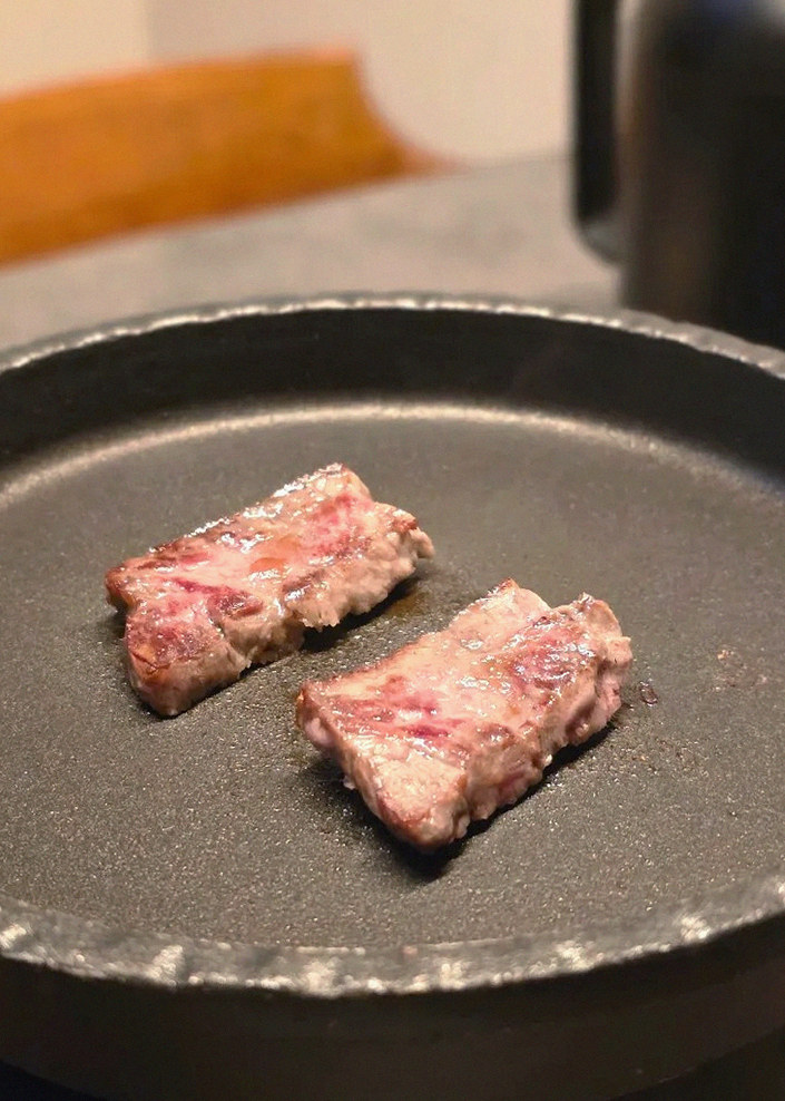 고우가 여의도점 · 63빌딩 맛집 · 마블링이 살아있는 프리미엄 한우 쇼잉