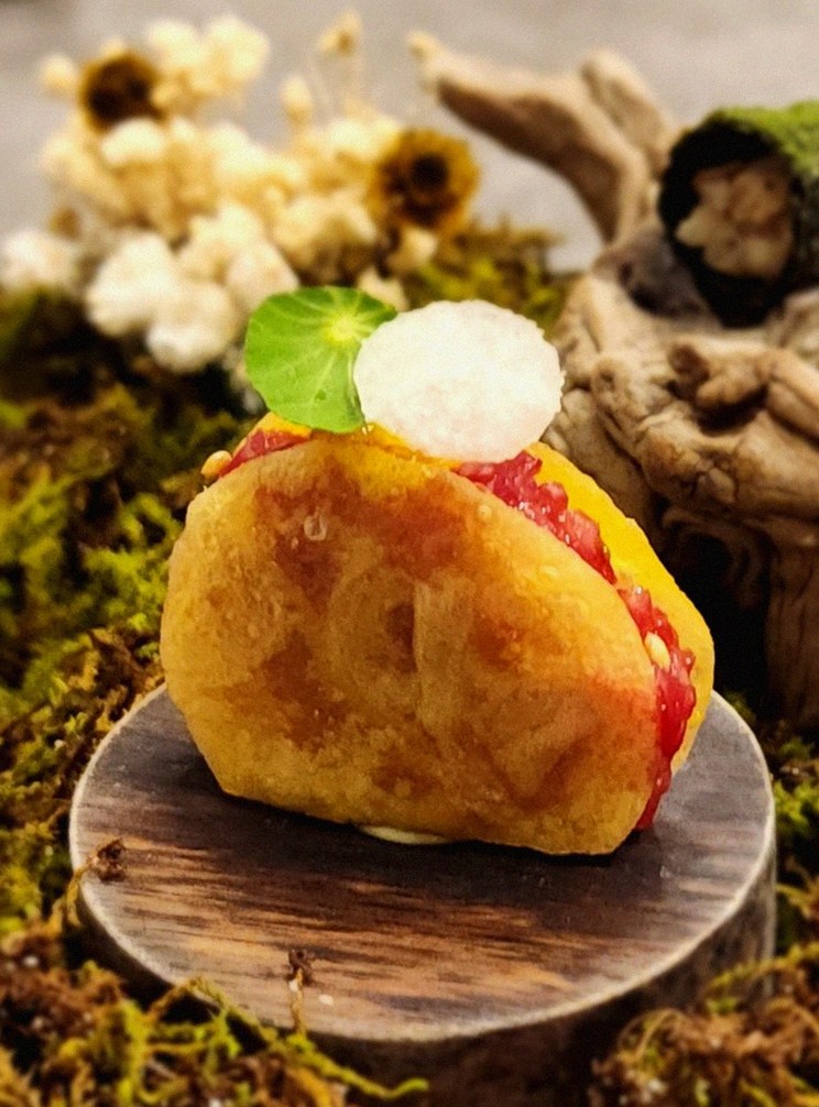 GOWOOGA Gwanghwamun · fresh Hanwoo beef tartare (yukhoe)