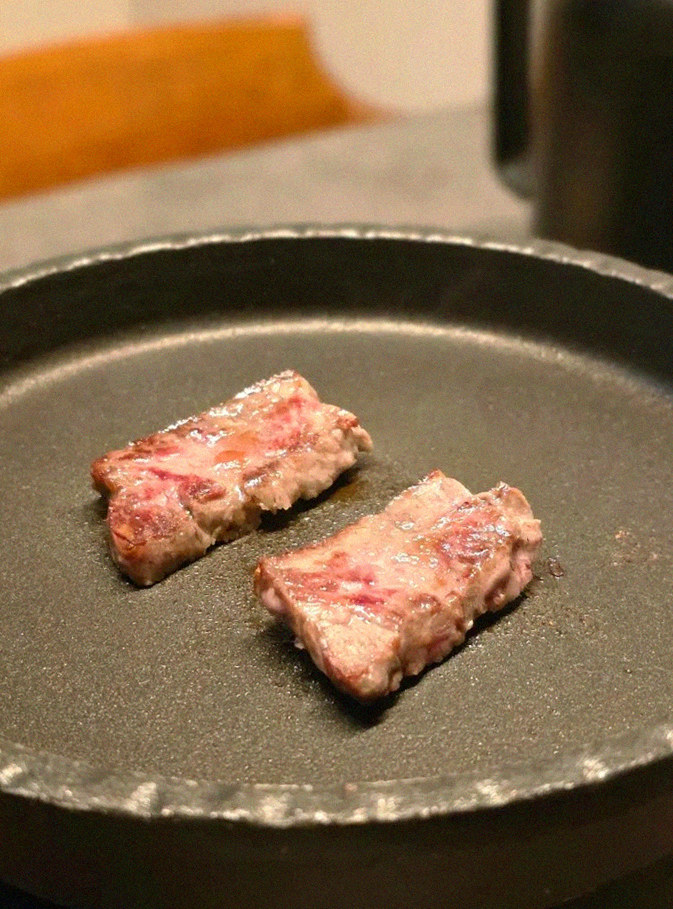 고우가 여의도점 · 여의도 더현대서울 맛집 · 마블링이 살아있는 프리미엄 한우 쇼잉