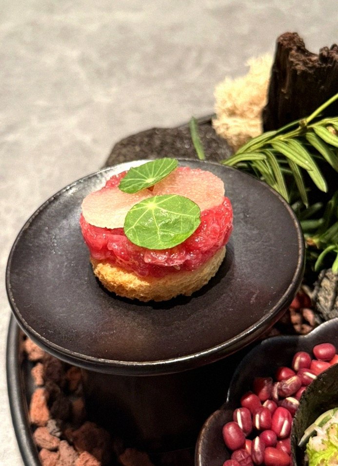 WOOHANA Yeouido · fresh Hanwoo beef tartare (yukhoe)