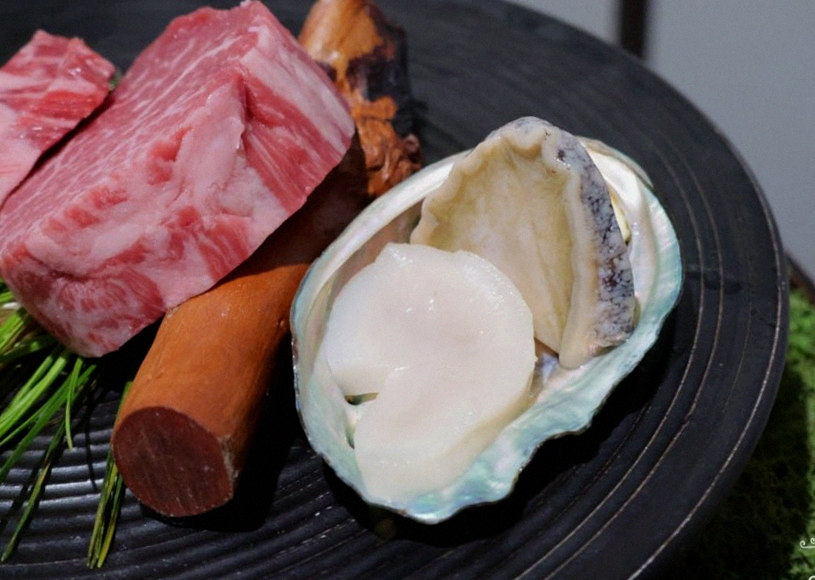 DAEBOJUNG City Hall · 套餐中搭配的海鲜料理