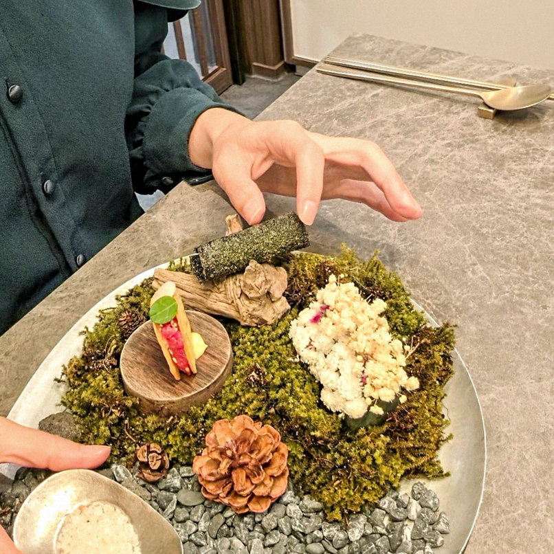 GOWOOGA Yeouido · assorted Korean side dishes (banchan)