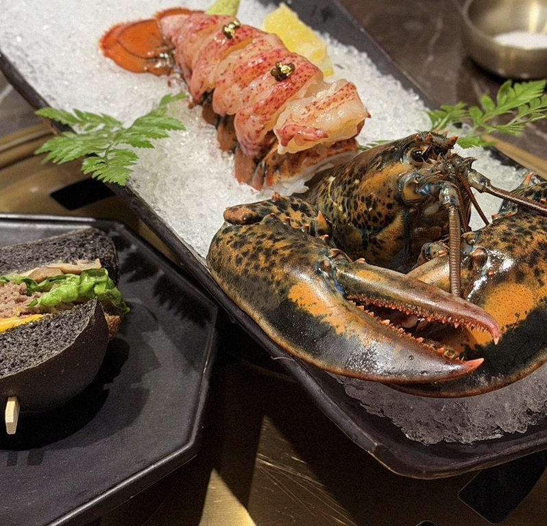 DAEBOJUNG Yeouido · the signature Hanwoo showing — marbled beef cuts and caviar presented in a display chest