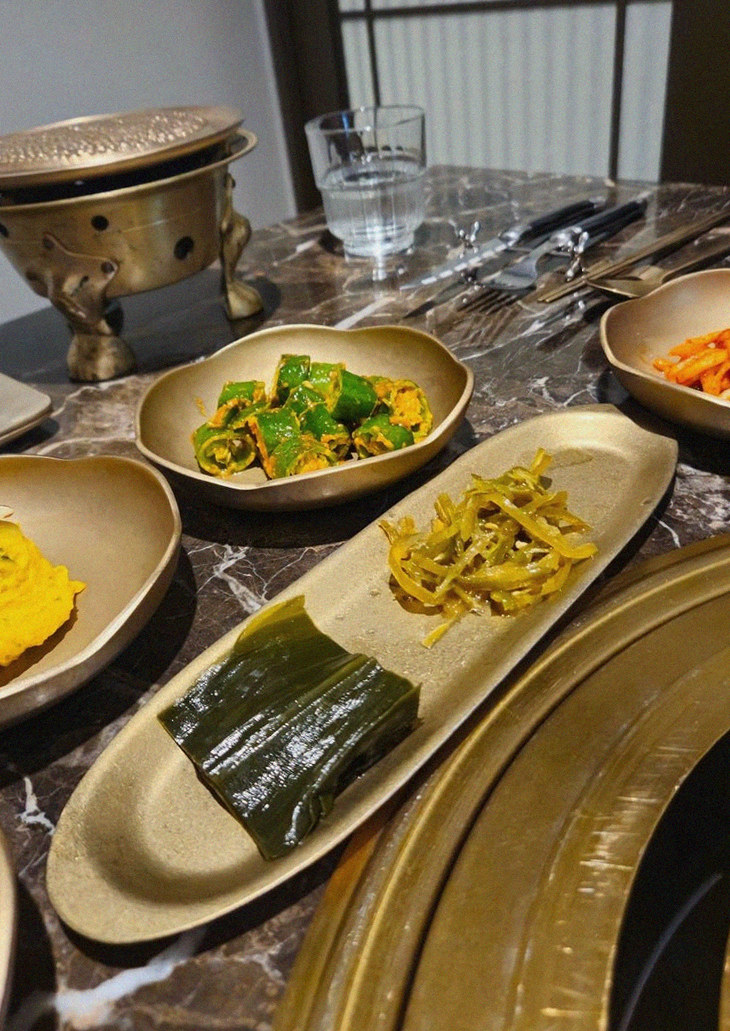 대보정 시청역점 · 광화문 샤브샤브 맛집 · 정갈하게 차려진 반찬과 곁들임 찬
