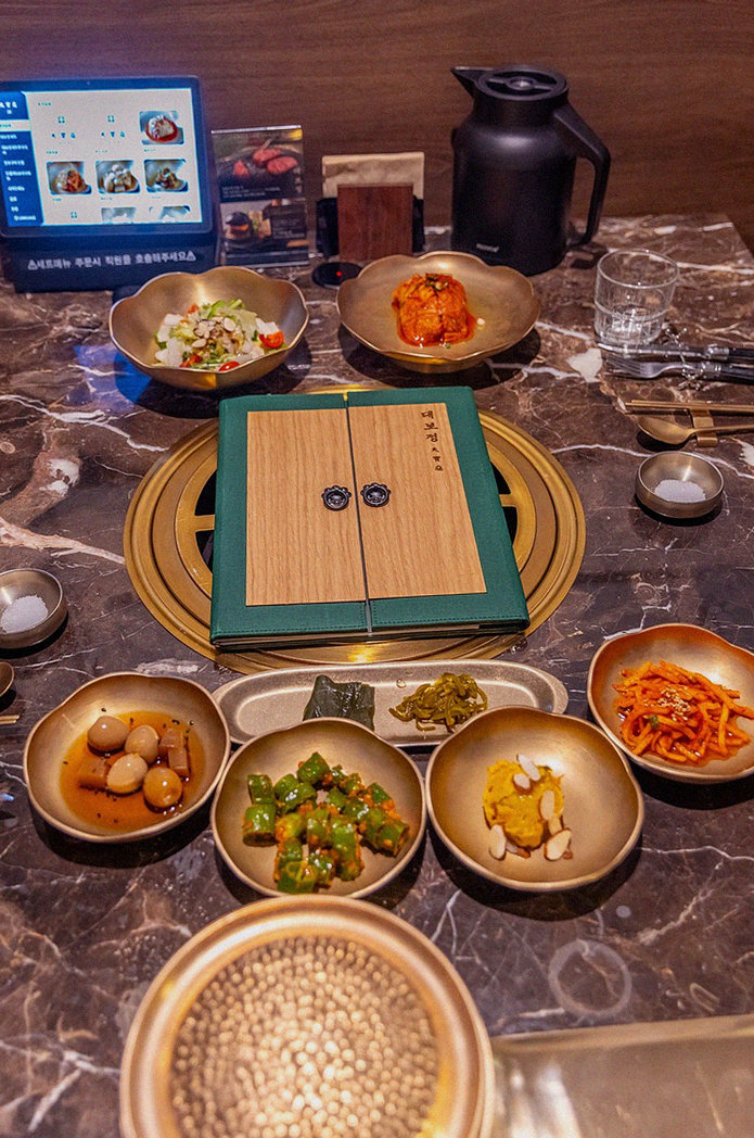 DAEBOJUNG City Hall · the full Hanwoo omakase table
