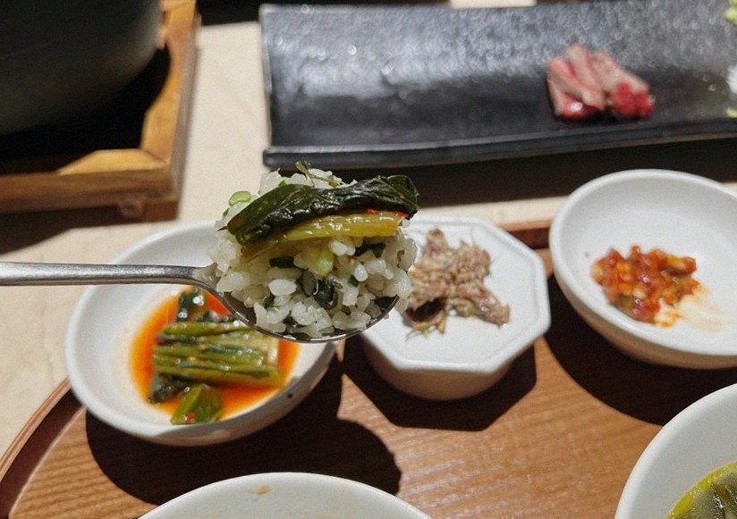 WOOARA Yeouido · assorted Korean side dishes (banchan)