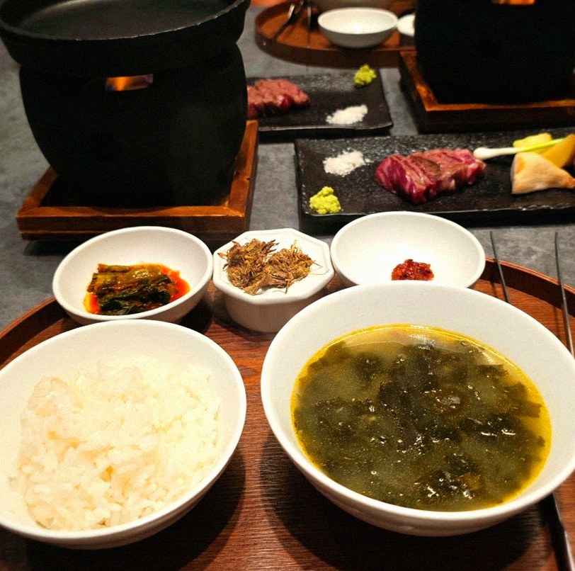 우하나 종각역점 · 광화문 맛집 종각역 맛집 · 정갈하게 차려진 반찬과 곁들임 찬