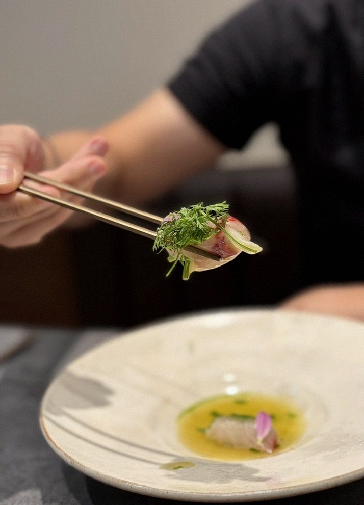 GOWOOGA Gangnam·Yeoksam · a plated course of Hanwoo beef