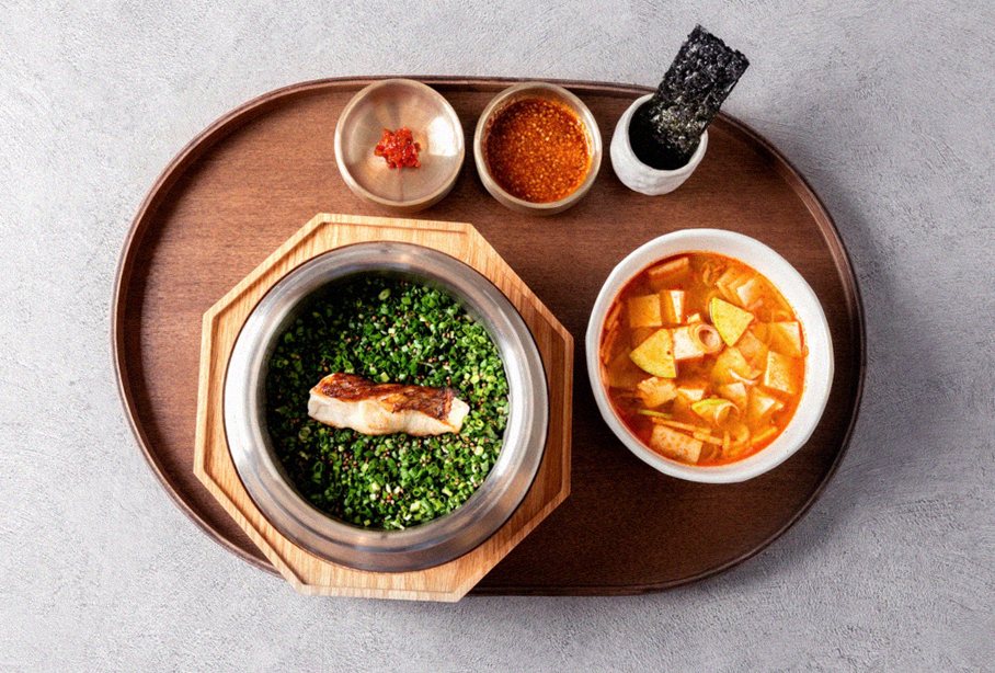 DAEBOJUNG Yeouido · assorted Korean side dishes (banchan)