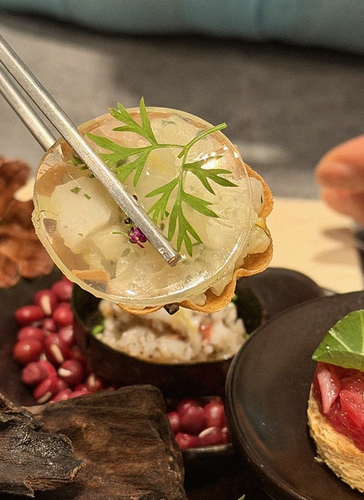 WOOHANA Yeouido · a plated course of Hanwoo beef