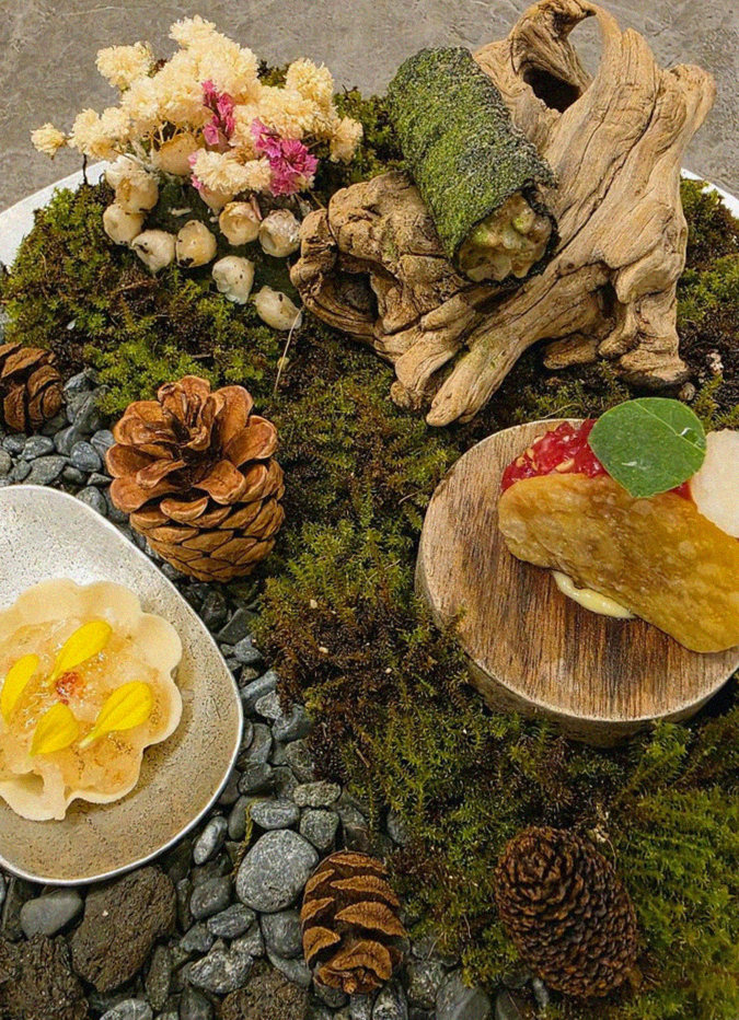 GOWOOGA Gwanghwamun · seafood course served alongside the beef