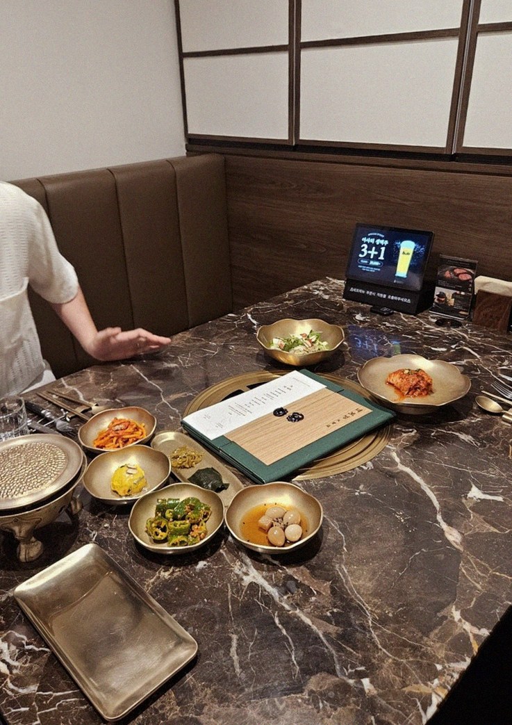 DAEBOJUNG City Hall · the full Hanwoo omakase table