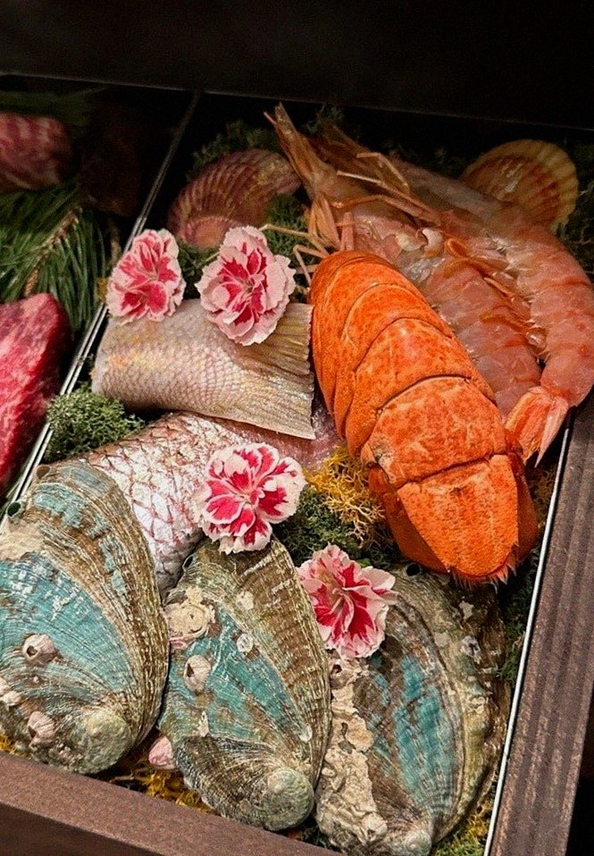 WOOHANA Jonggak · 套餐中搭配的海鲜料理