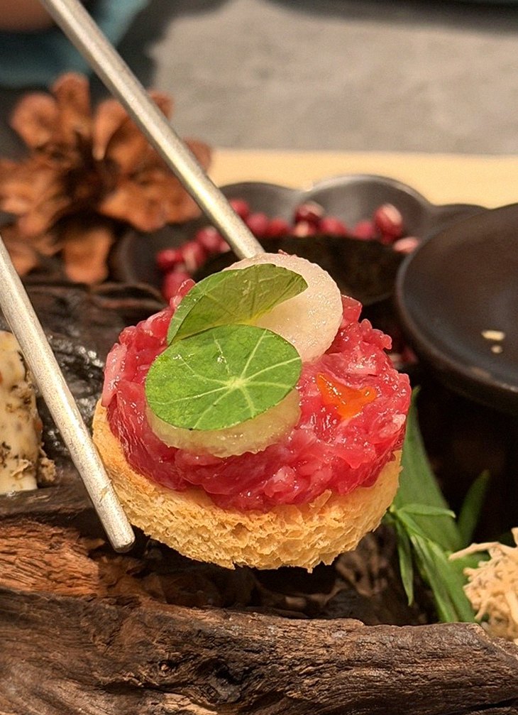 WOOHANA Jonggak · 新鲜韩牛生拌牛肉