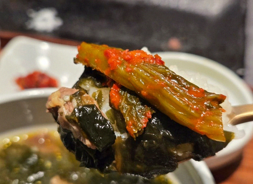 GOWOOGA Gangnam·Yeoksam · assorted Korean side dishes (banchan)