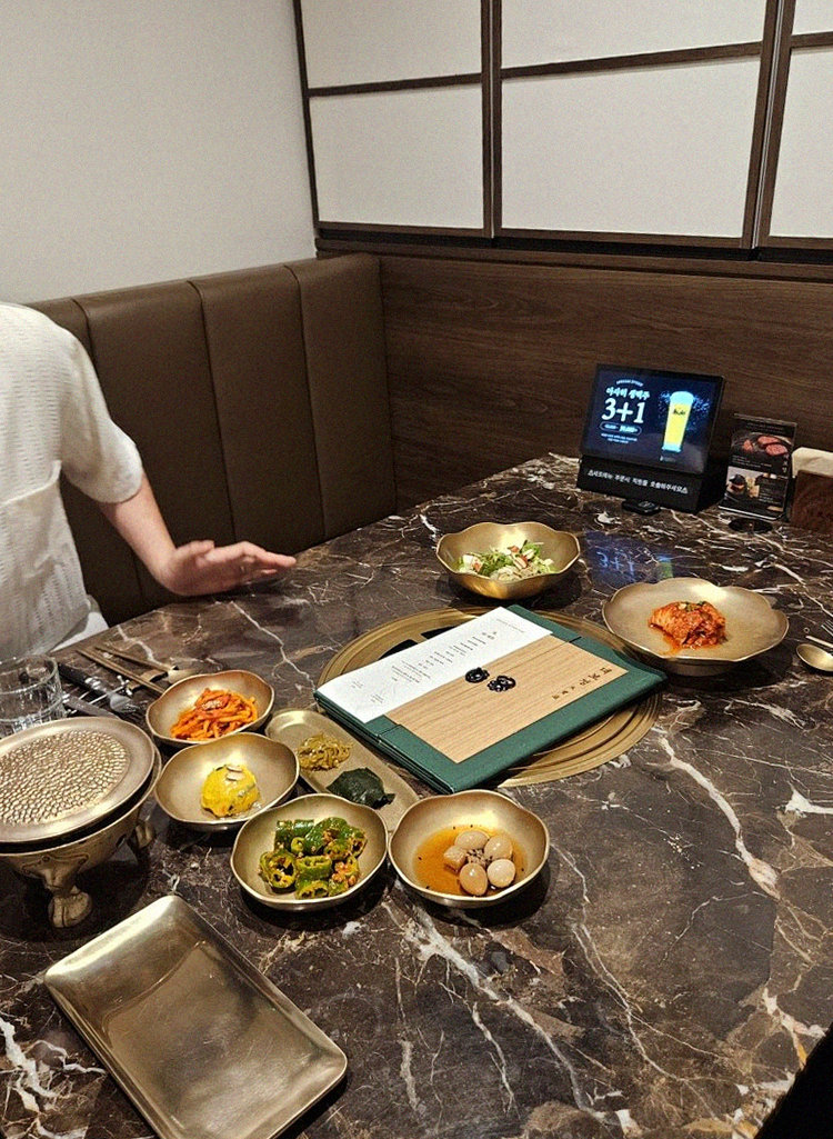 DAEBOJUNG City Hall · the full Hanwoo omakase table