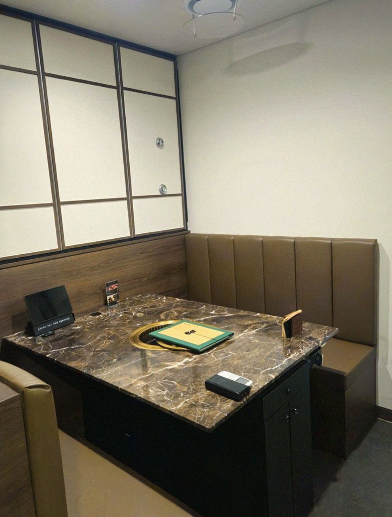 DAEBOJUNG City Hall · a private dining room — every table is a private room