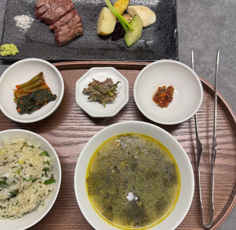 WOOHANA Jonggak · assorted Korean side dishes (banchan)