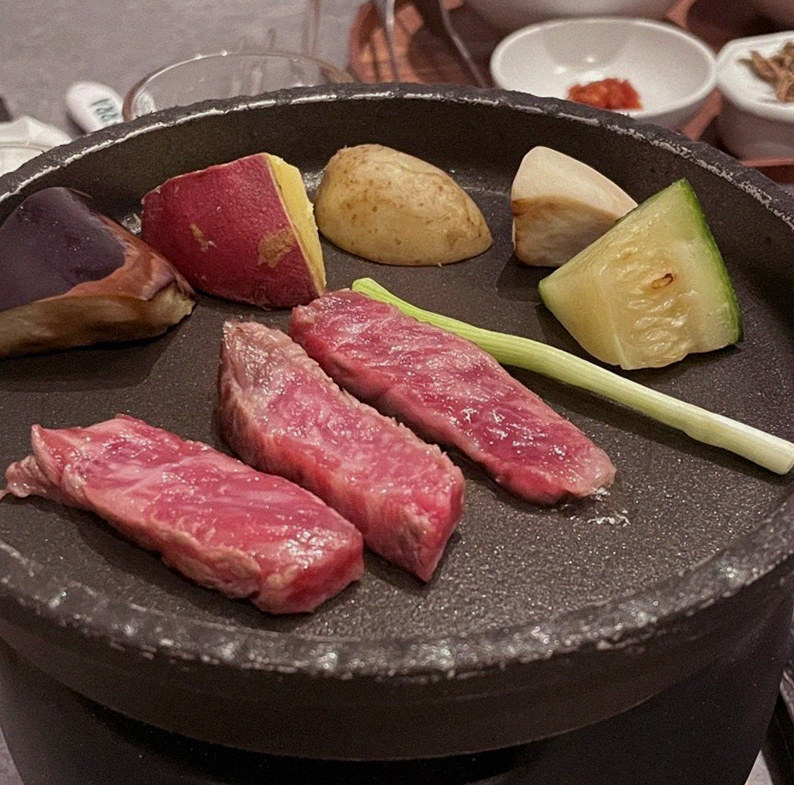 WOOHANA Jonggak · Hanwoo beef grilling over binchotan charcoal