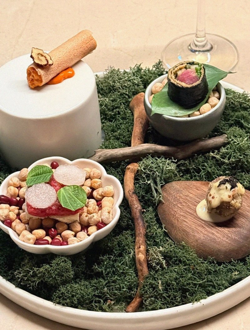 WOOARA Yeouido · a plated course of Hanwoo beef