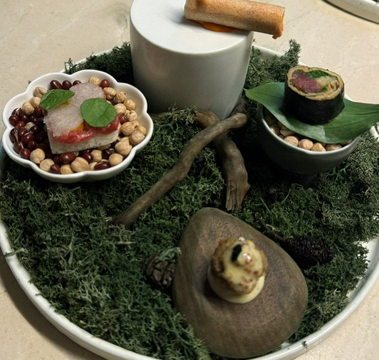 WOOARA Yeouido · seafood course served alongside the beef