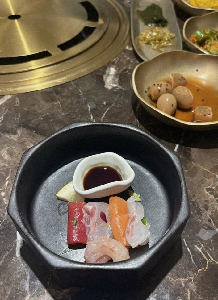 대보정 시청역점 · 광화문 데이트 맛집 · 시그니처 한우 쇼잉 — 진열함에 담긴 마블링 한우와 캐비아