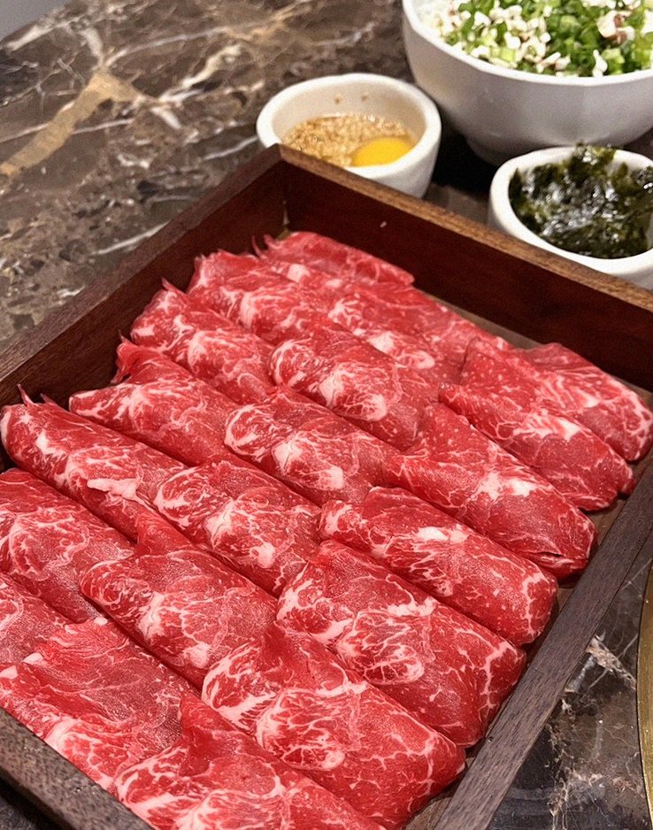 대보정 시청역점 · 광화문 데이트 맛집 · 마블링이 살아있는 프리미엄 한우 쇼잉