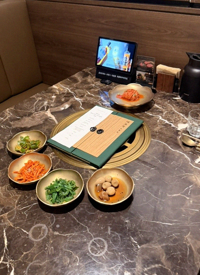 대보정 시청역점 · 광화문 데이트 맛집 · 한 상 가득 차려진 한우 오마카세 코스