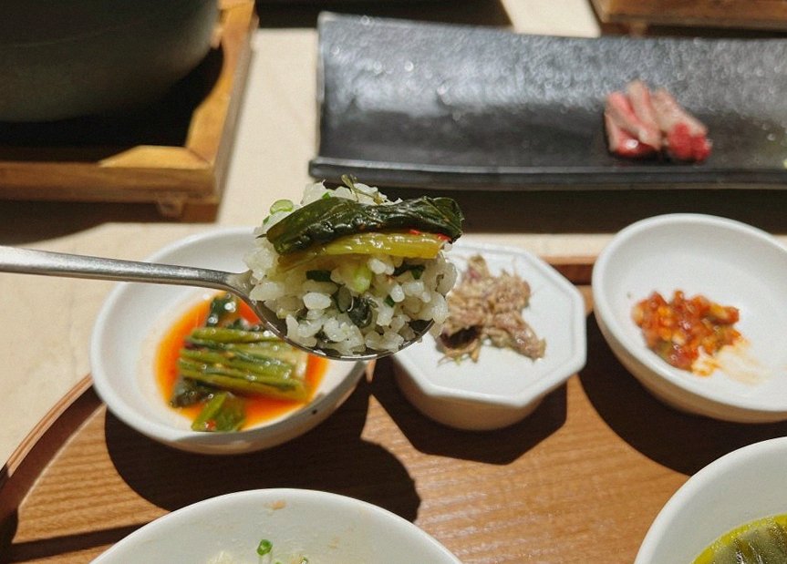 WOOARA Gwanghwamun · assorted Korean side dishes (banchan)