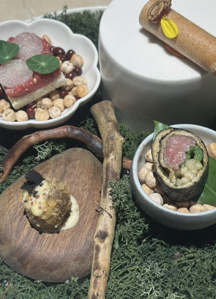 WOOARA Gwanghwamun · a plated course of Hanwoo beef