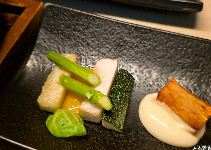WOOARA Gwanghwamun · seafood course served alongside the beef