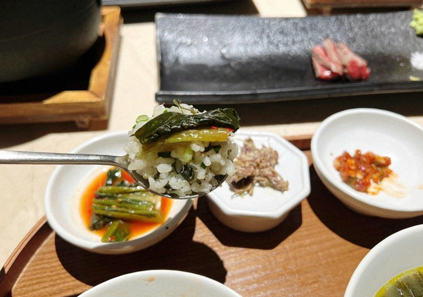 WOOARA Gwanghwamun · assorted Korean side dishes (banchan)