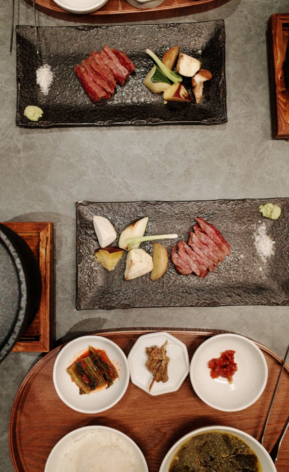 WOOHANA Yeouido · the signature Hanwoo showing — marbled beef cuts and caviar presented in a display chest