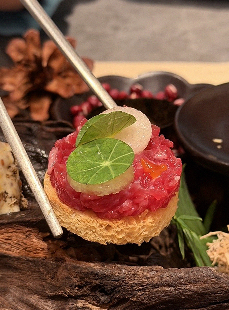 WOOHANA Yeouido · fresh Hanwoo beef tartare (yukhoe)