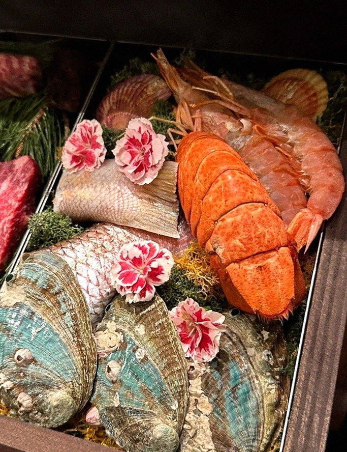 WOOHANA Yeouido · seafood course served alongside the beef