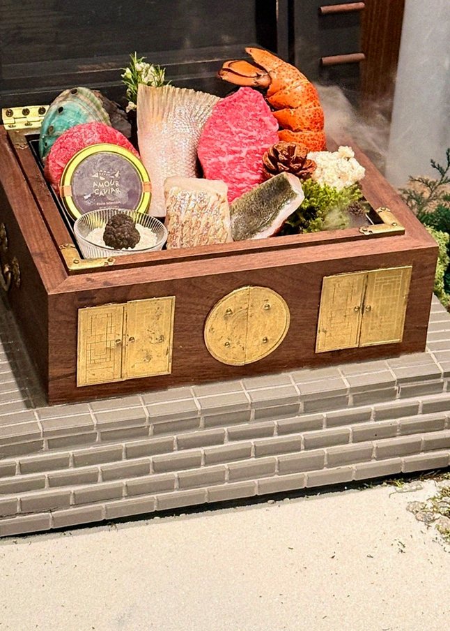 GOWOOGA Gangnam·Yeoksam · the signature Hanwoo showing — marbled beef cuts and caviar presented in a display chest