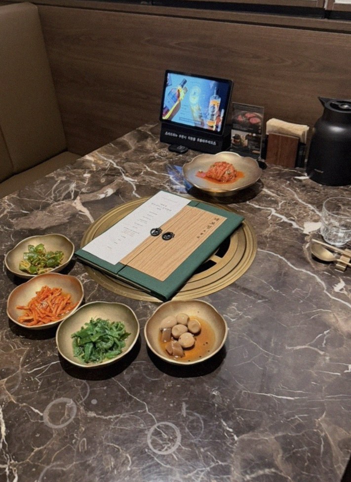 DAEBOJUNG City Hall · the full Hanwoo omakase table