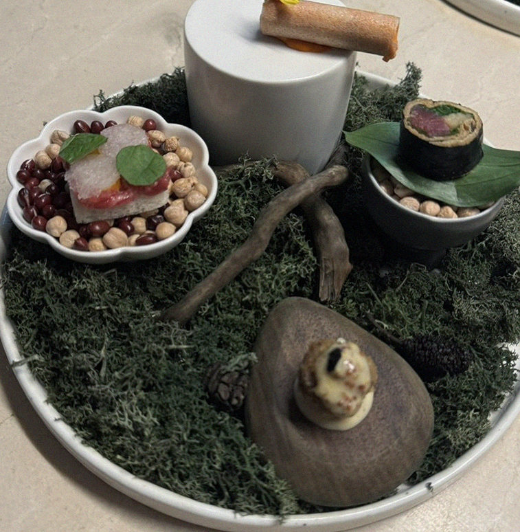 WOOARA Yeouido · seafood course served alongside the beef