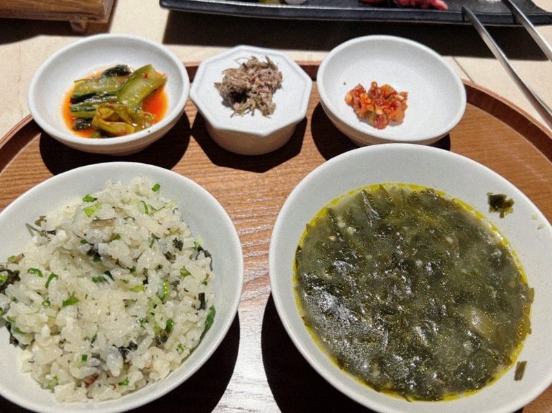 WOOARA Yeouido · assorted Korean side dishes (banchan)