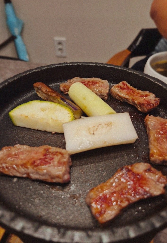 GOWOOGA Gwanghwamun · Hanwoo beef grilling over binchotan charcoal