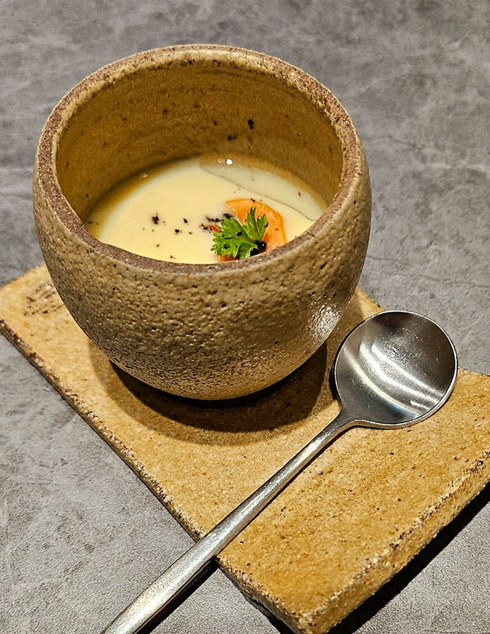 WOOHANA Jonggak · a warm soup to finish the course