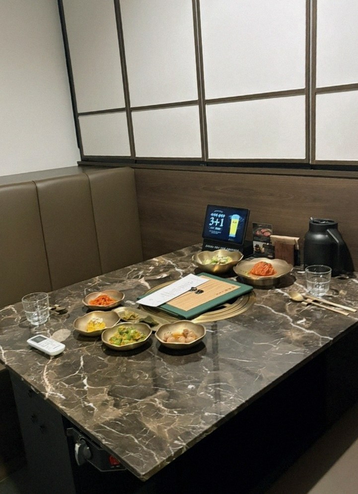 대보정 여의도점 · 서울 한우오마카세 · 코스에 곁들여지는 해산물 요리