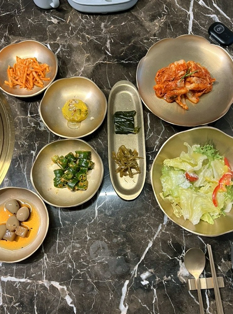 DAEBOJUNG Yeouido · assorted Korean side dishes (banchan)