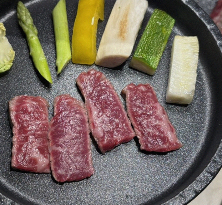 우아라 여의도점 · 여의도 IFC몰 맛집 · 마블링이 살아있는 프리미엄 한우 쇼잉