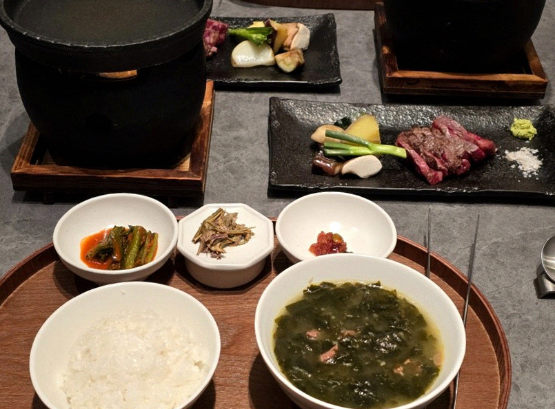 WOOHANA Jonggak · assorted Korean side dishes (banchan)