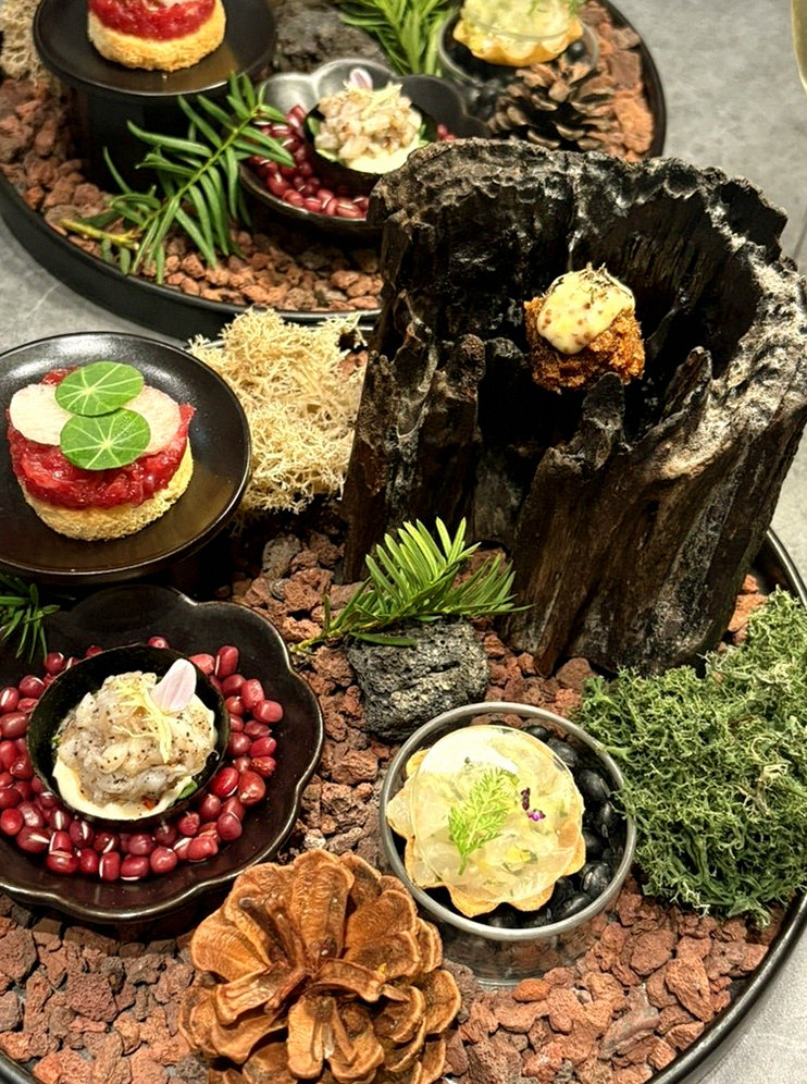 WOOHANA Jonggak · the signature Hanwoo showing — marbled beef cuts and caviar presented in a display chest