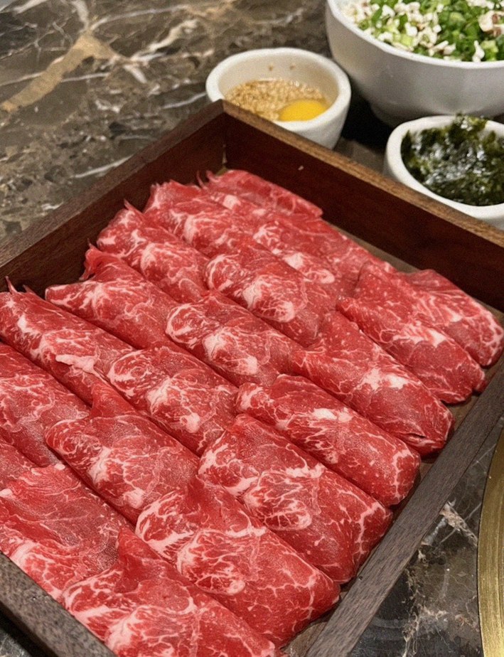 DAEBOJUNG Yeouido · premium marbled Hanwoo beef presented before grilling