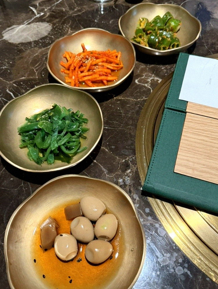 DAEBOJUNG Yeouido · assorted Korean side dishes (banchan)